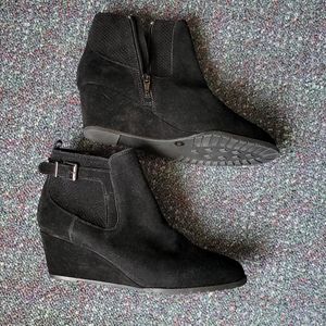 Black heel boots